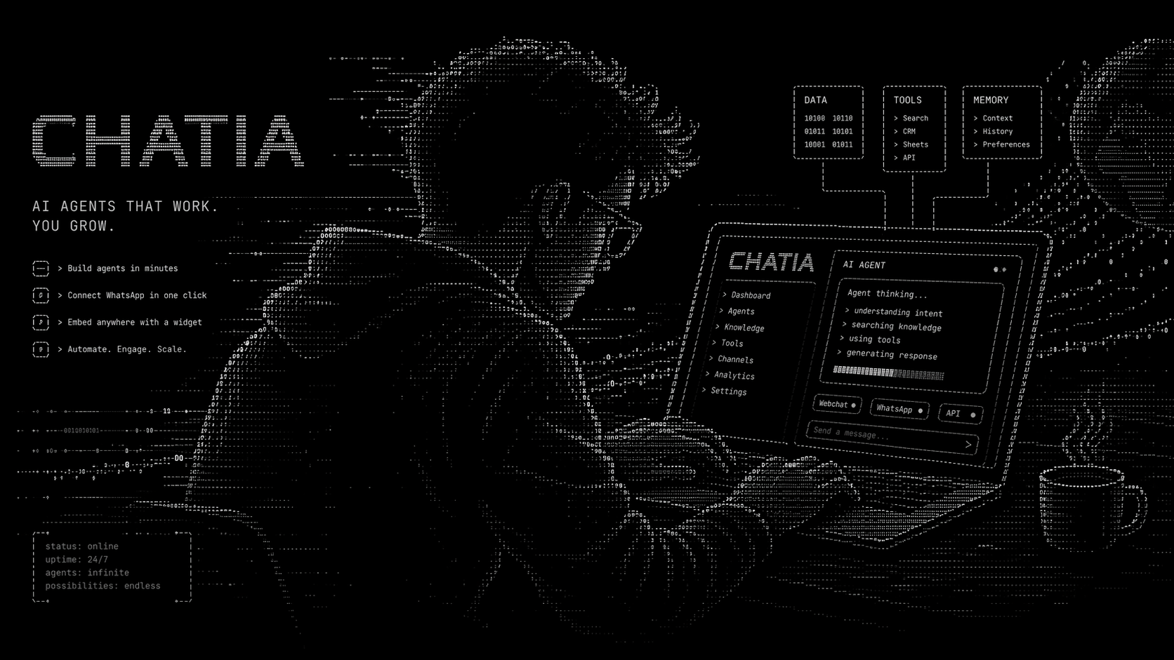 Persona escribiendo en notebook con agente CHATIA en estilo ASCII